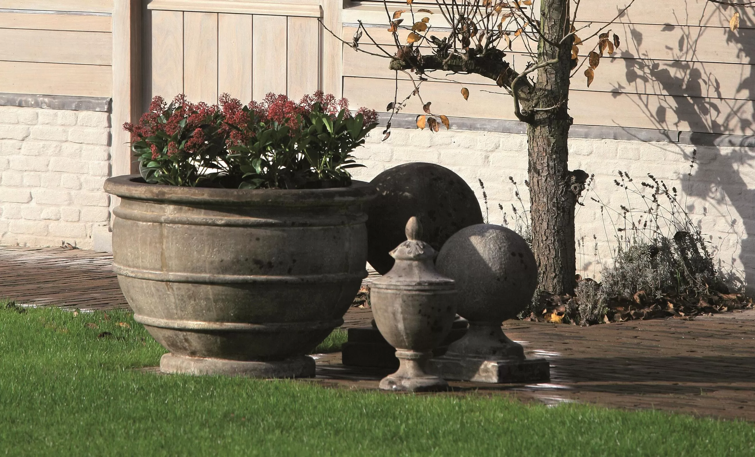 Flamant Zedar, Decoball Sur Pied, Pierre Reconstituee Sur Fibre De Verre, S- Décorations De Jardin Et Parasols